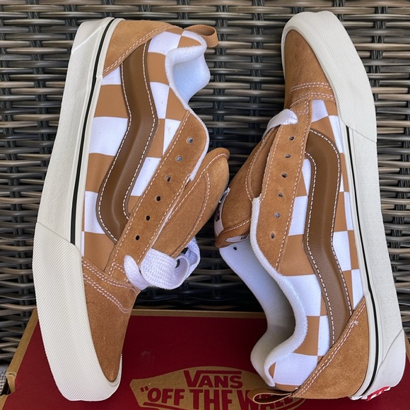Vans Men’s Knu Skool Mega Check Brown
VN000CRPBRO
Sneakers - Picture 11 of 16